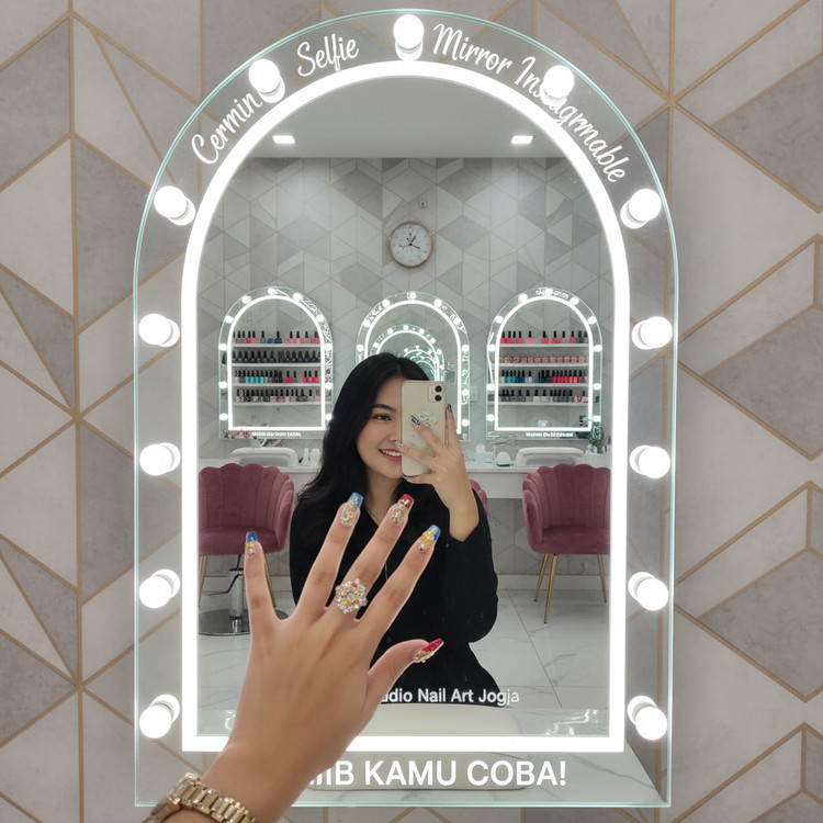 Studio Nail Art Jogja dengan Cermin Selfie Mirror Instagramable, Wajib Kamu Coba!